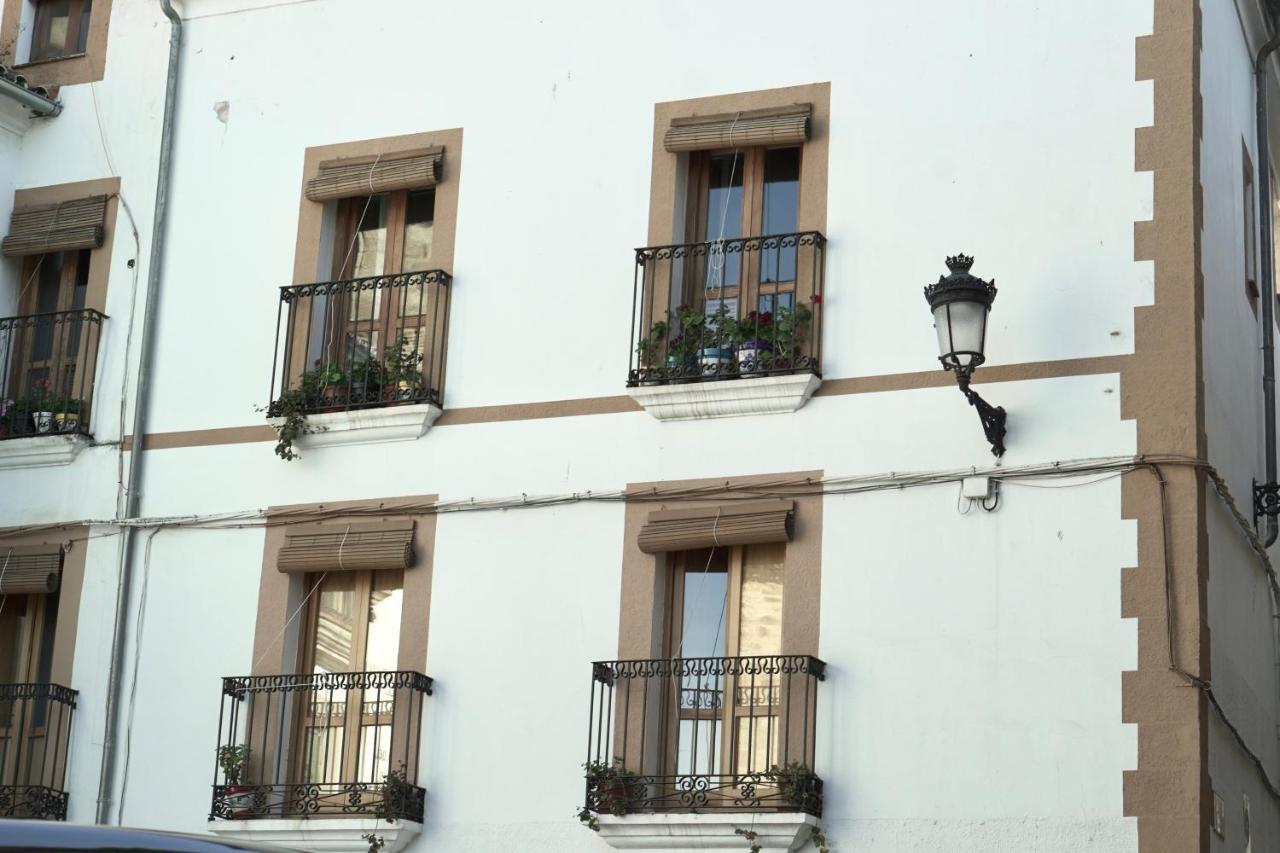 Ferienwohnung Destino Deluxe Plaza De Santiago - 2 Hab Caces Exterior foto
